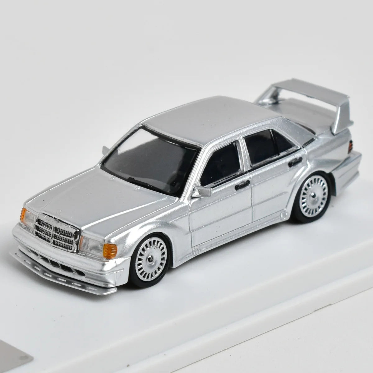 SEEKER 1:64 190E 2.5-16 Evolution Diecast Model Car