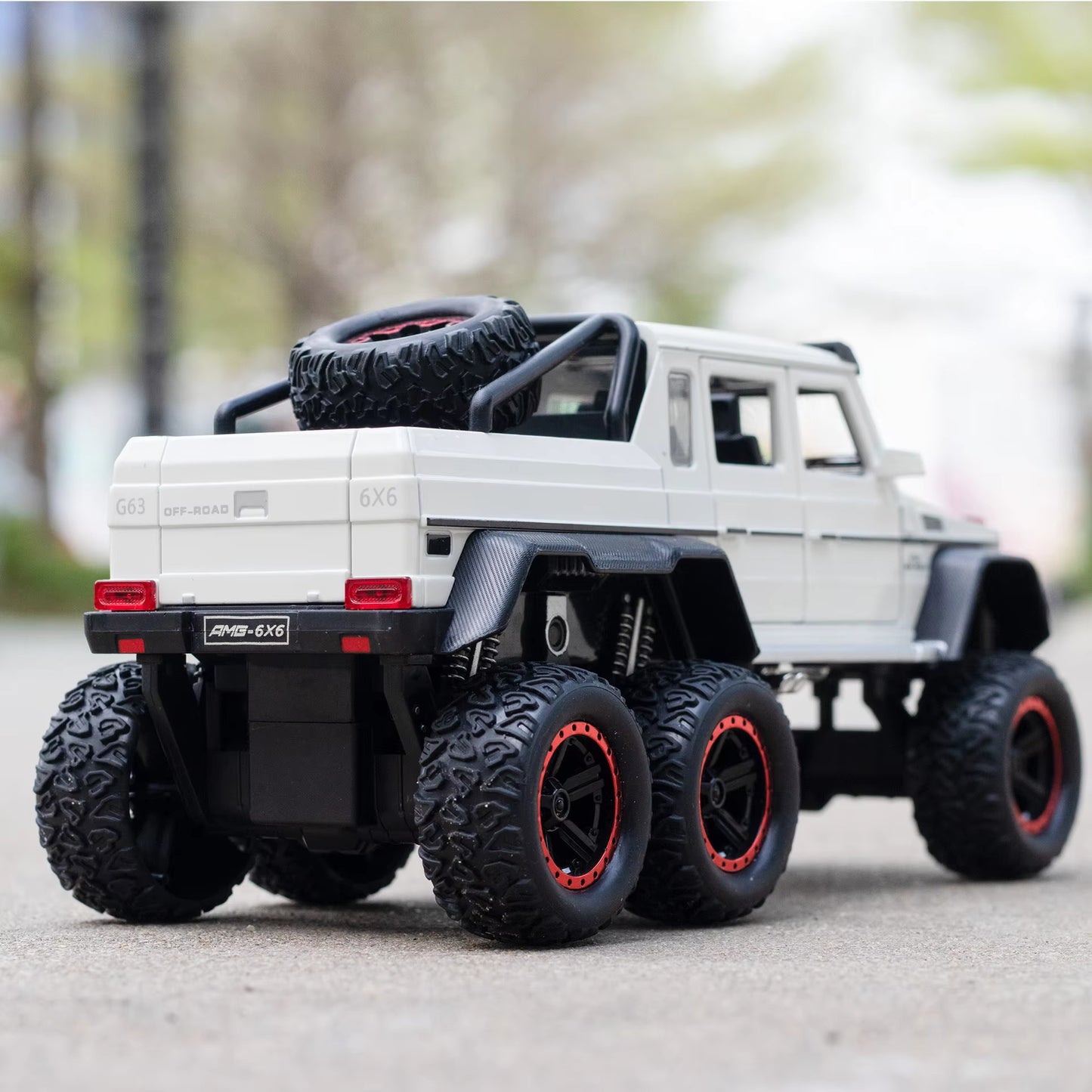 1:22 Toy Car Model Simulation AMG-6X6 G63 Diecast Car Toy Vehicle Door Open Pull Back Car Kids Car Collection Toys Car Gifts